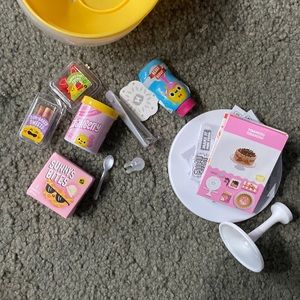 Miniverse strawberry sundae